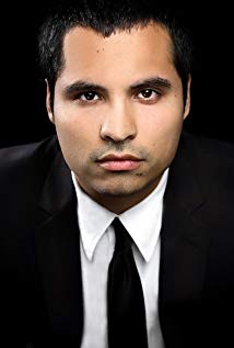 How tall is Michael Pena?